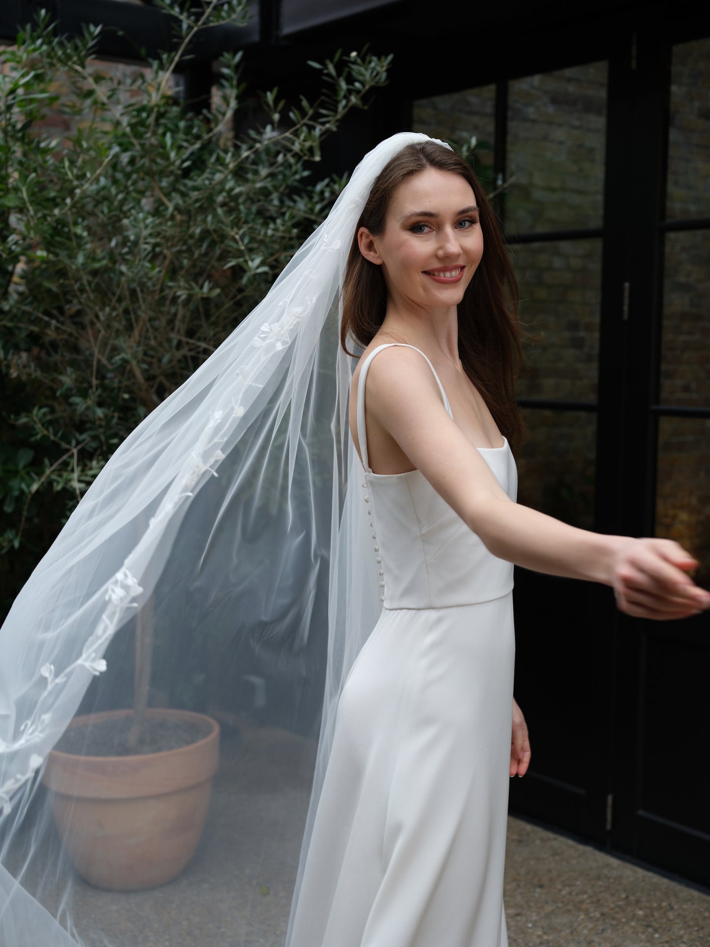 Brie Long Veil With Lace Trim
