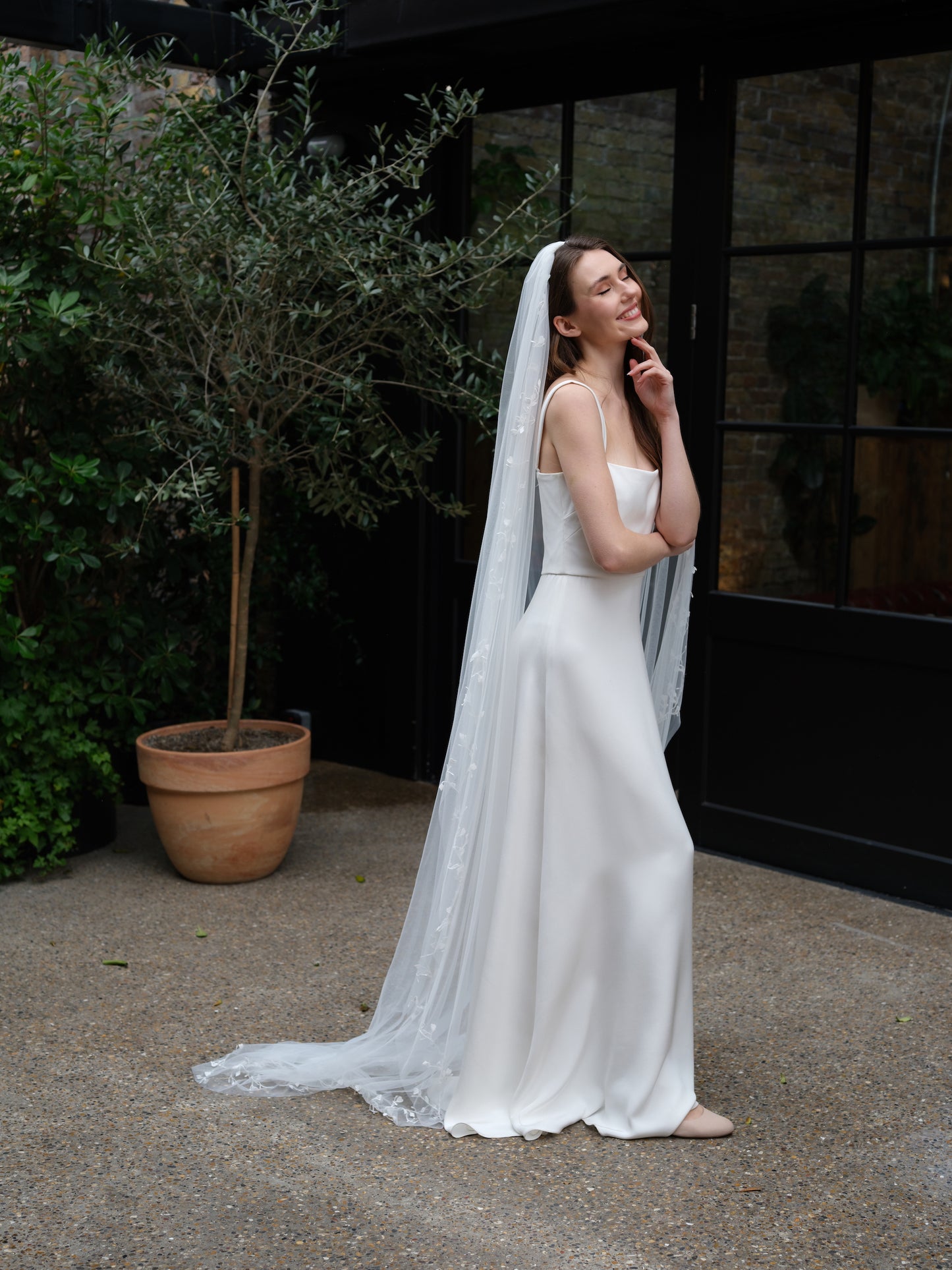 Brie Long Veil With Lace Trim